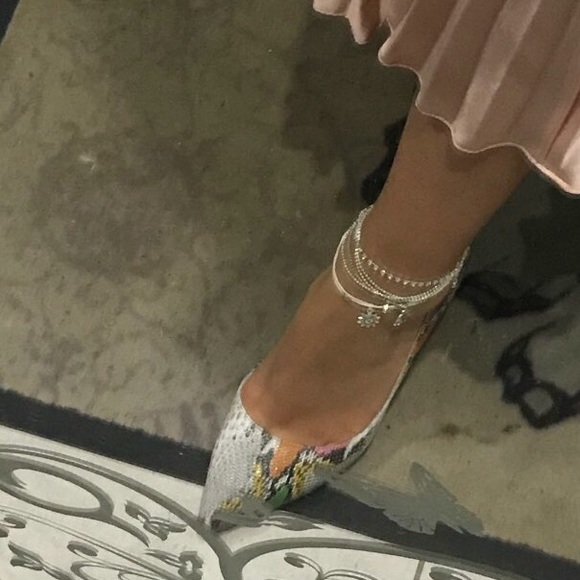 Multilayered Crystal Anklet - Picture 5 of 5